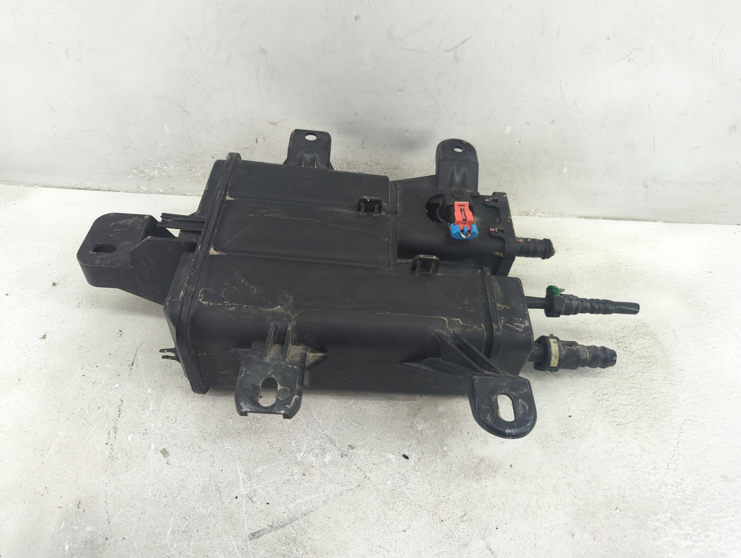 2011 Chevrolet Equinox Fuel Vapor Charcoal Canister - Oemusedautoparts1.com