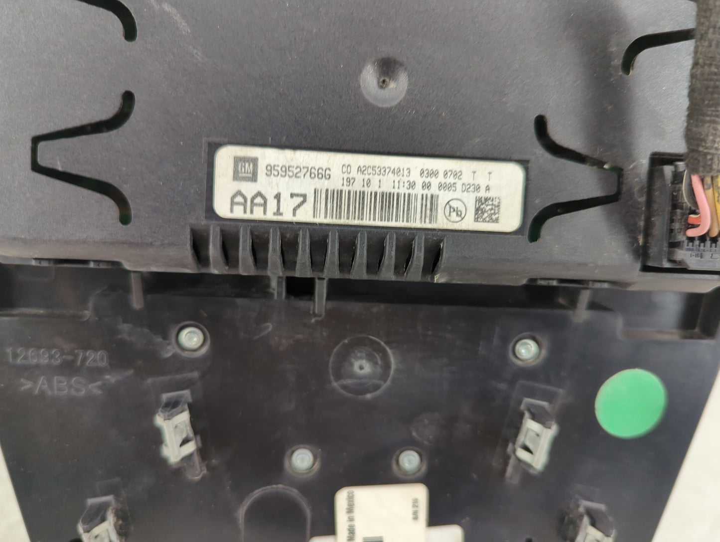2010-2011 Chevrolet Equinox Radio AM FM Cd Player Receiver Replacement P/N:20920042 95952766G Fits Fits 2010 2011 OEM Used A