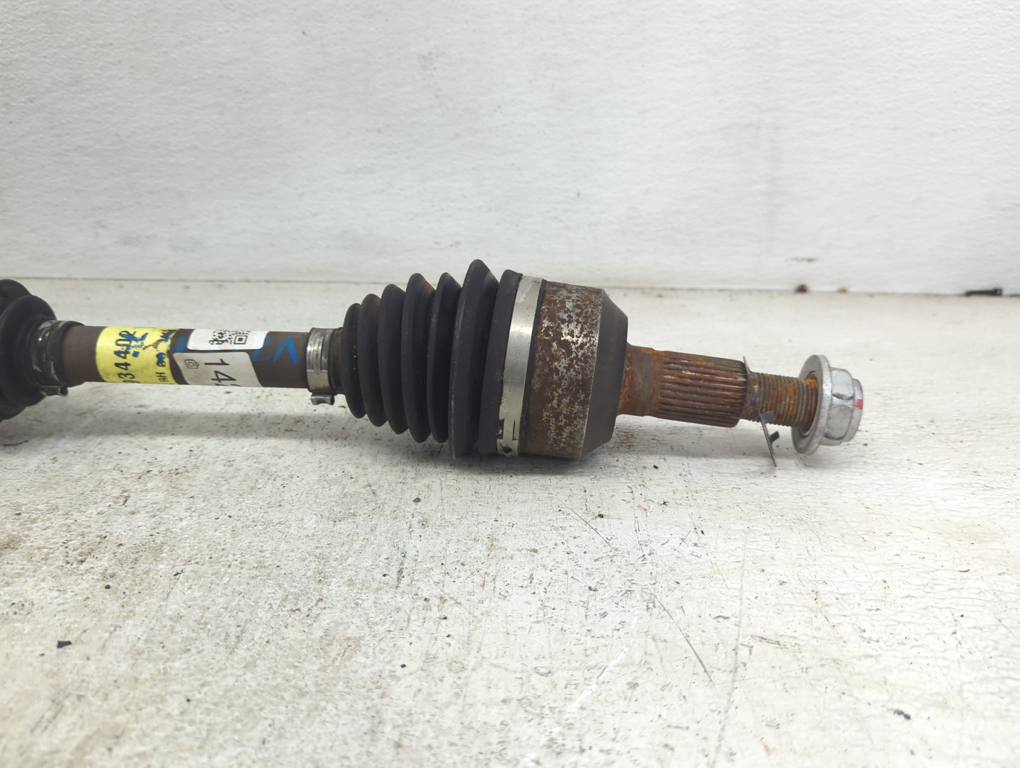 2010-2017 Chevrolet Equinox Axle Shaft Front Passenger Cv C/v - Oemusedautoparts1.com