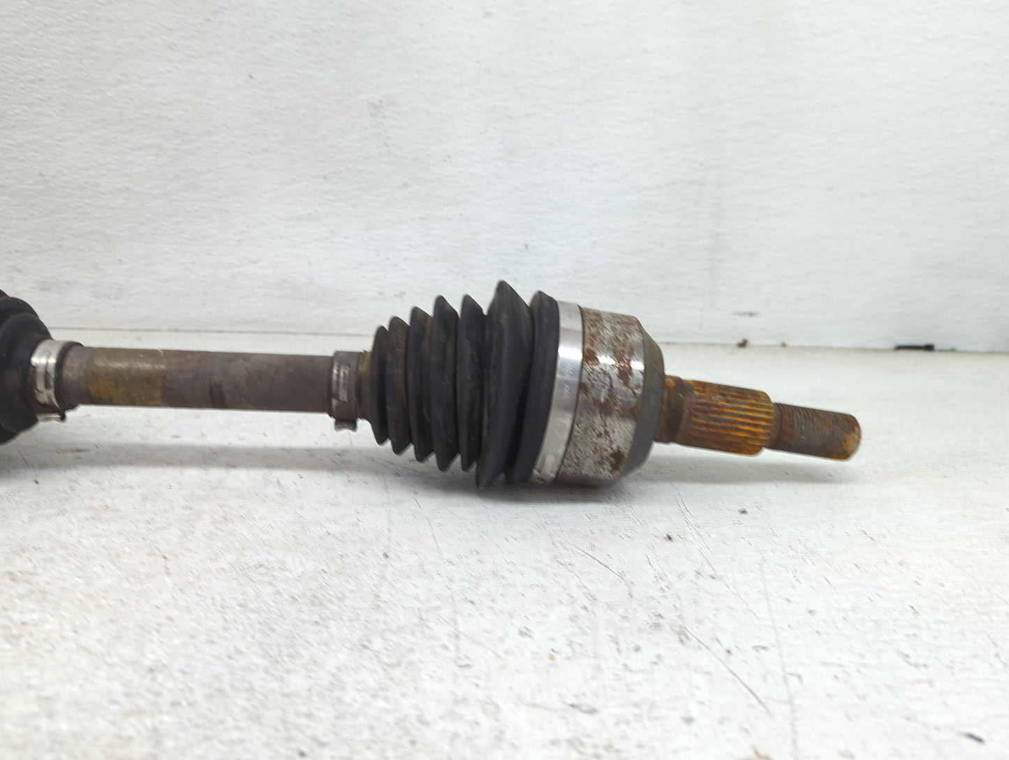 2011 Chevrolet Equinox Axle Shaft Front Passenger Cv C/v - Oemusedautoparts1.com