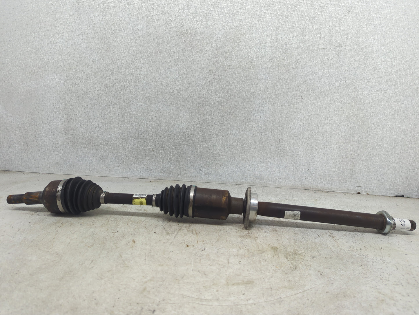2010-2017 Chevrolet Equinox Axle Shaft Front Passenger Cv C/v - Oemusedautoparts1.com