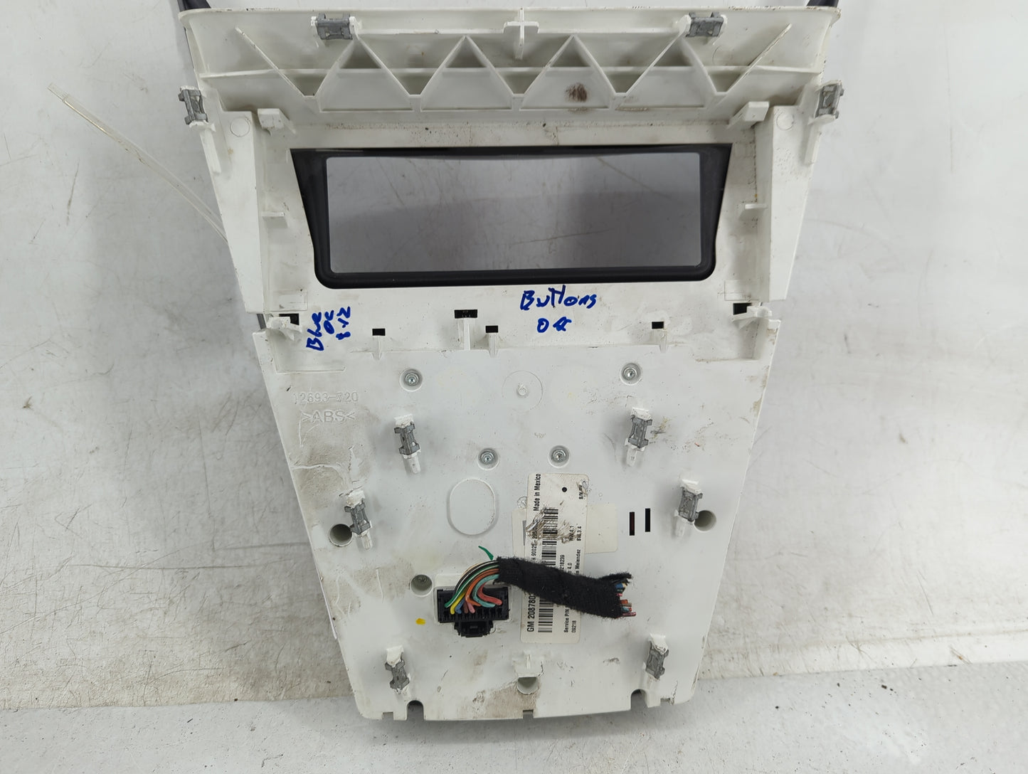 2010-2011 Chevrolet Equinox Radio Control Panel - Oemusedautoparts1.com