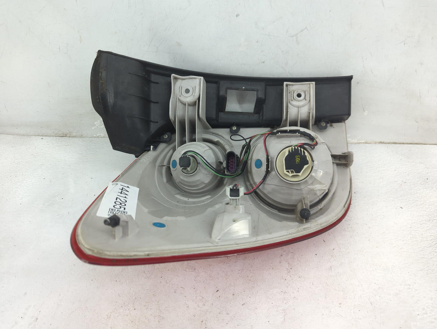 2010-2015 Chevrolet Equinox Tail Light Assembly Passenger Right OEM Fits Fits 2010 2011 2012 2013 2014 2015 OEM Used Auto Pa
