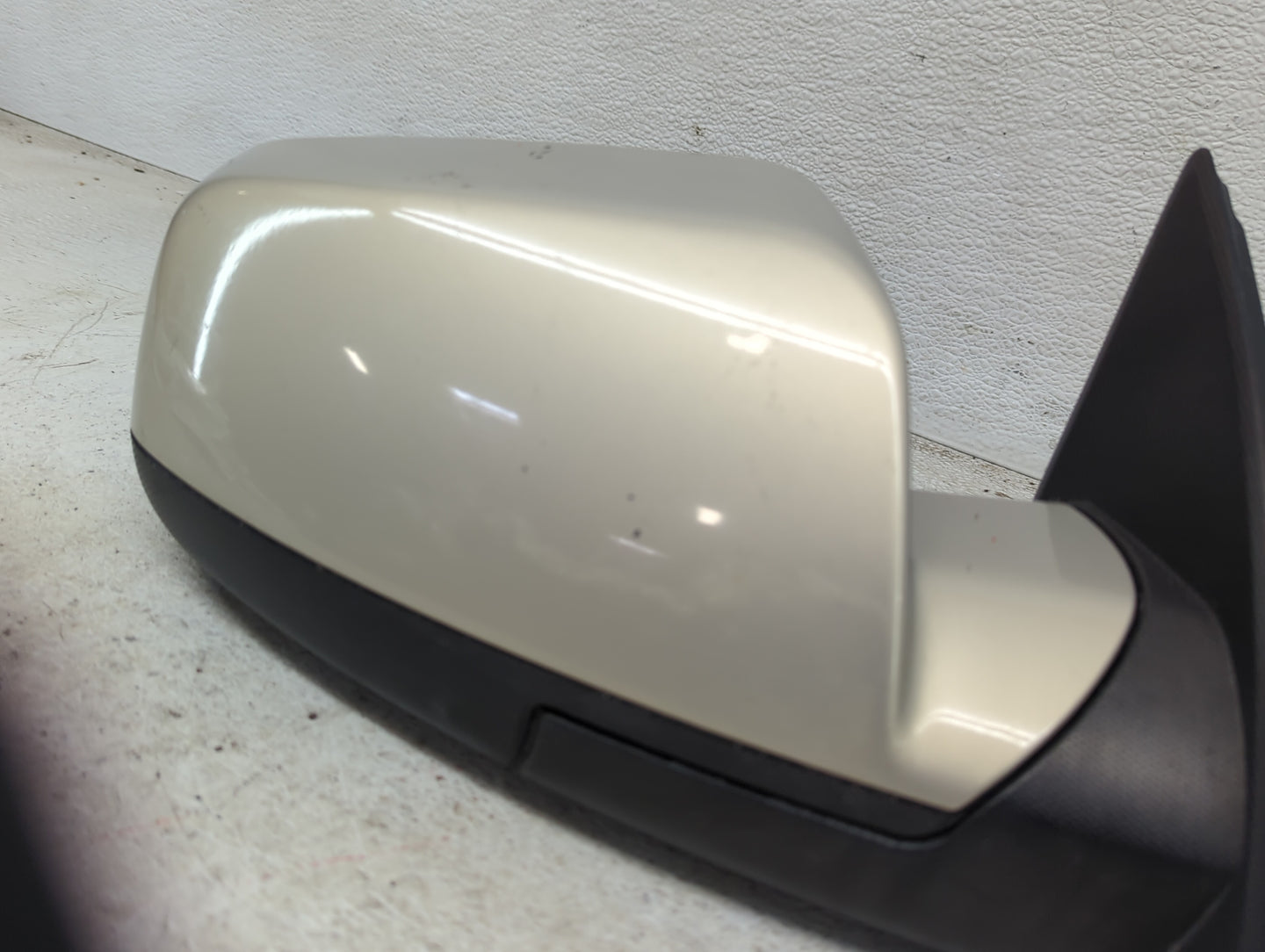 2010-2011 Chevrolet Equinox Passenger Side View Mirror - Right Door Mirror OEM Used - Oemusedautoparts1.com
