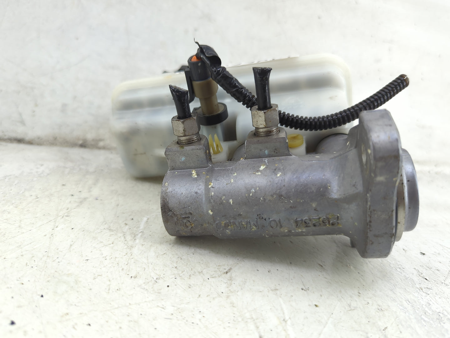 2011-2017 Chevrolet Equinox Brake Master Cylinder 1492233 - Oemusedautoparts1.com