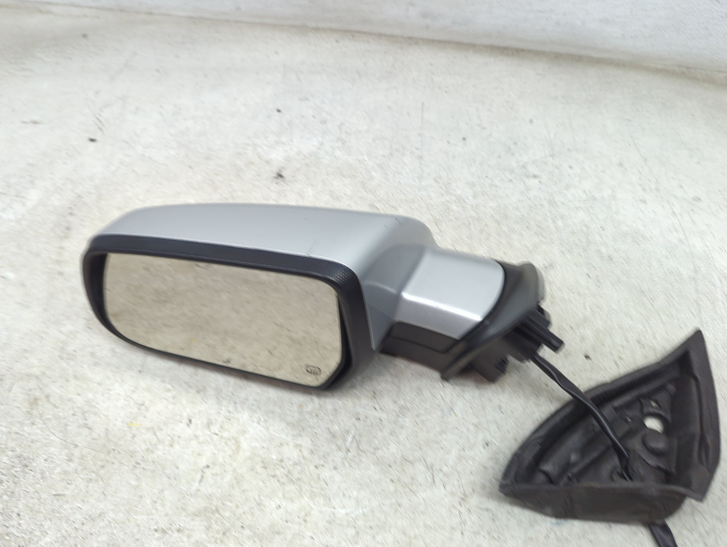 2010-2011 Chevrolet Equinox Driver Side View Mirror - Left Door Mirror OEM Used - Oemusedautoparts1.com