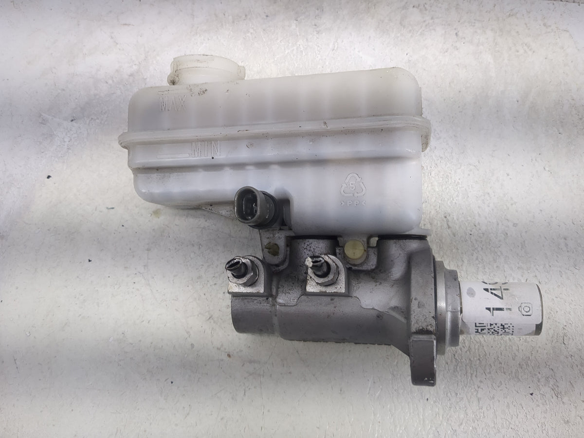 2011-2017 Chevrolet Equinox Brake Master Cylinder 1498115 - Oemusedautoparts1.com