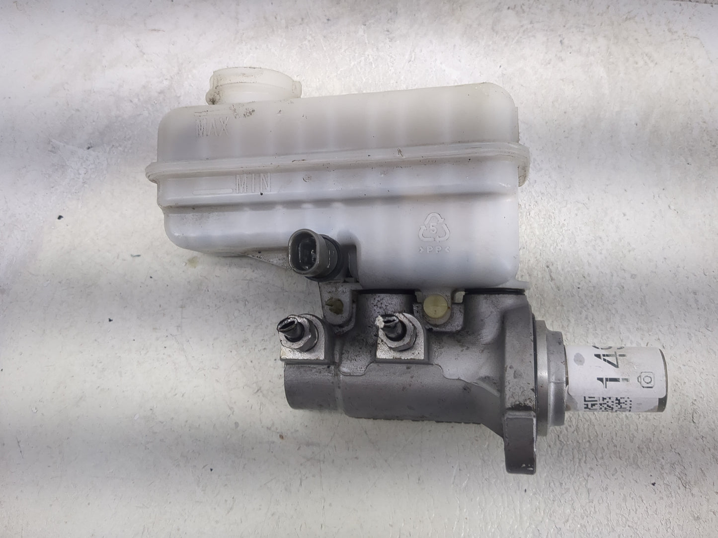2011-2017 Chevrolet Equinox Brake Master Cylinder 1498115 - Oemusedautoparts1.com