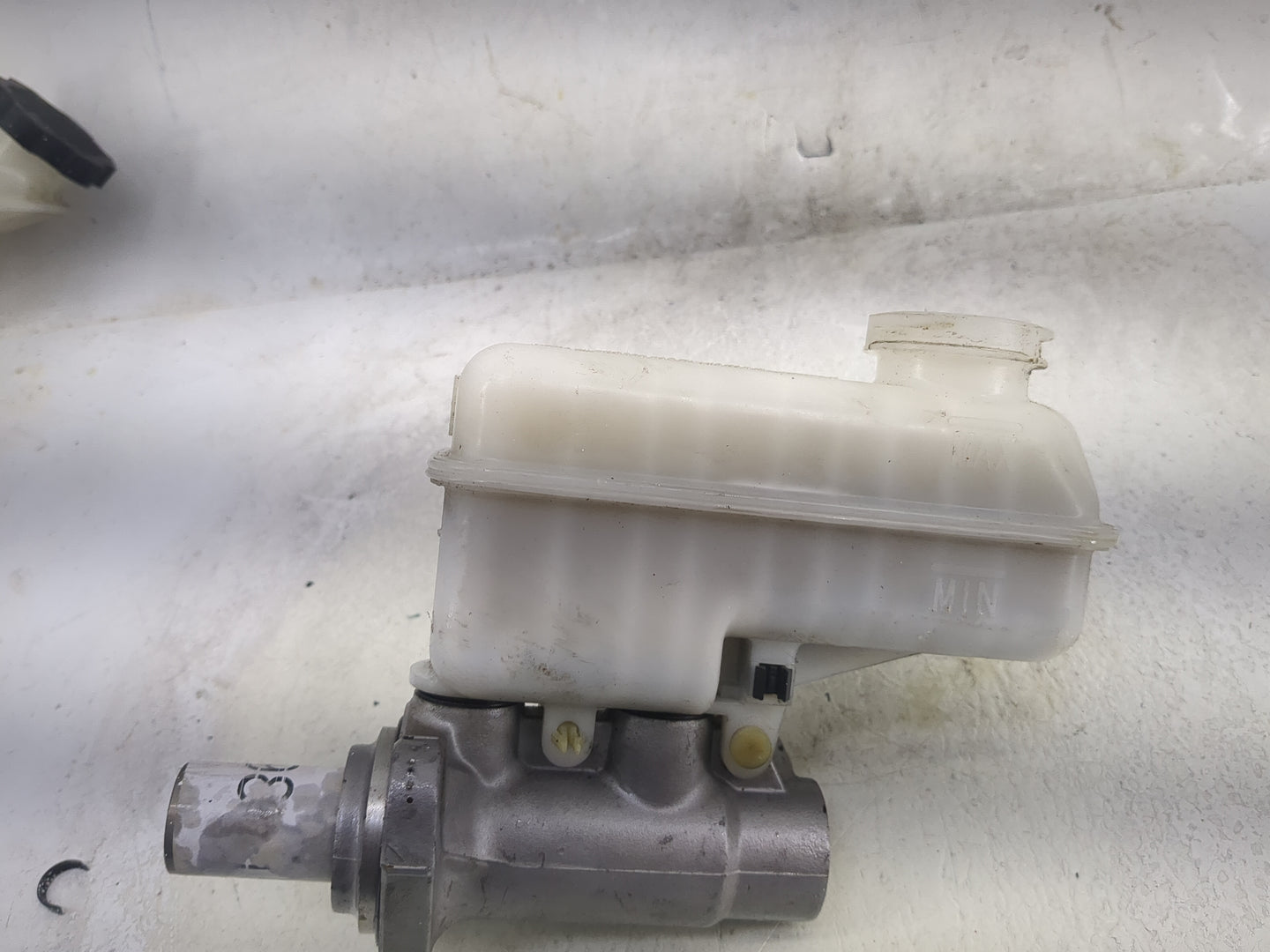 2011-2017 Chevrolet Equinox Brake Master Cylinder 1498115 - Oemusedautoparts1.com