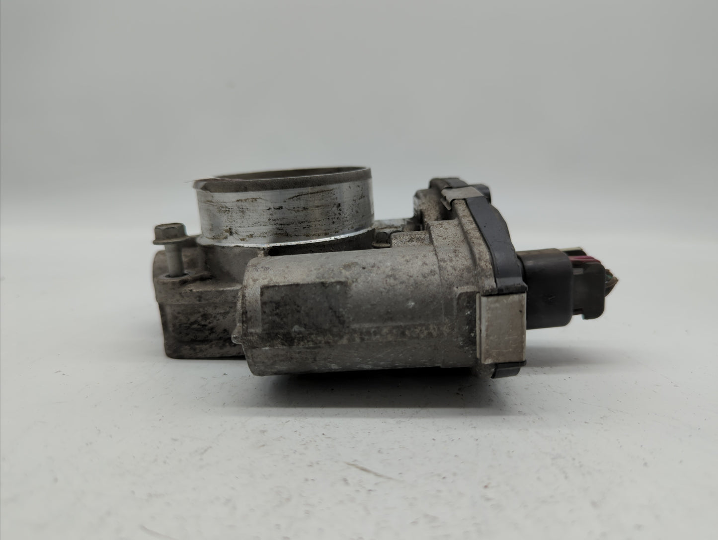 2010-2011 Chevrolet Equinox Throttle Body P/N:668AA 186AA Fits Fits 2007 2008 2009 2010 2011 2012 OEM Used Auto Parts - Oemu