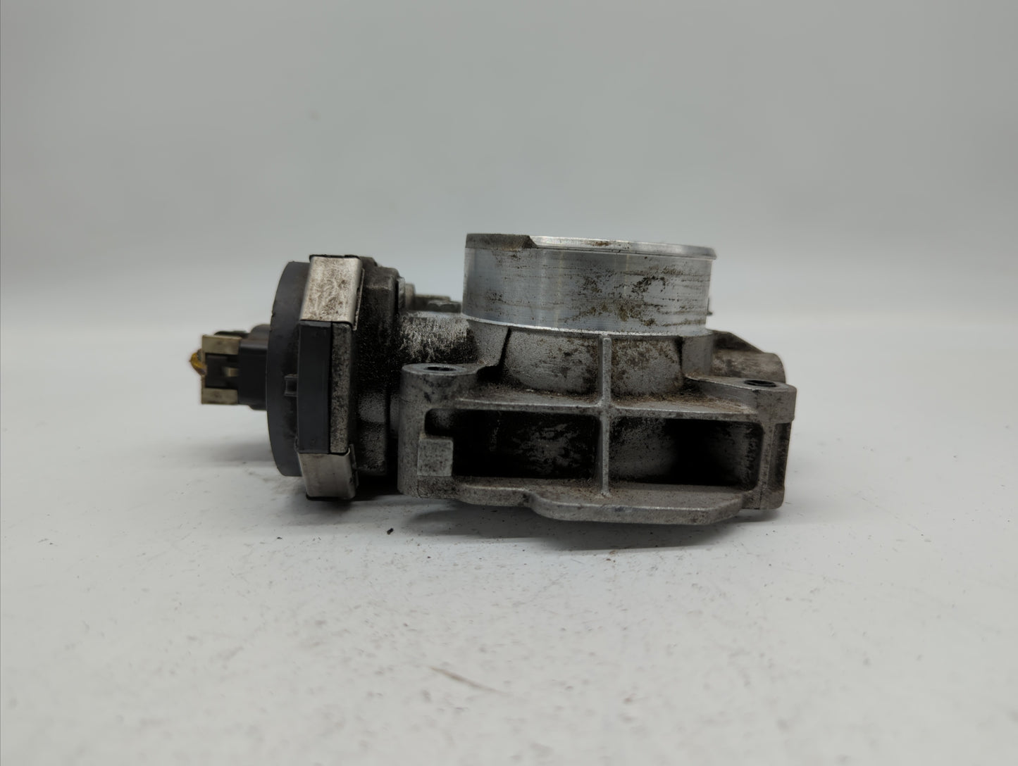 2010-2011 Chevrolet Equinox Throttle Body P/N:668AA 186AA Fits Fits 2007 2008 2009 2010 2011 2012 OEM Used Auto Parts - Oemu