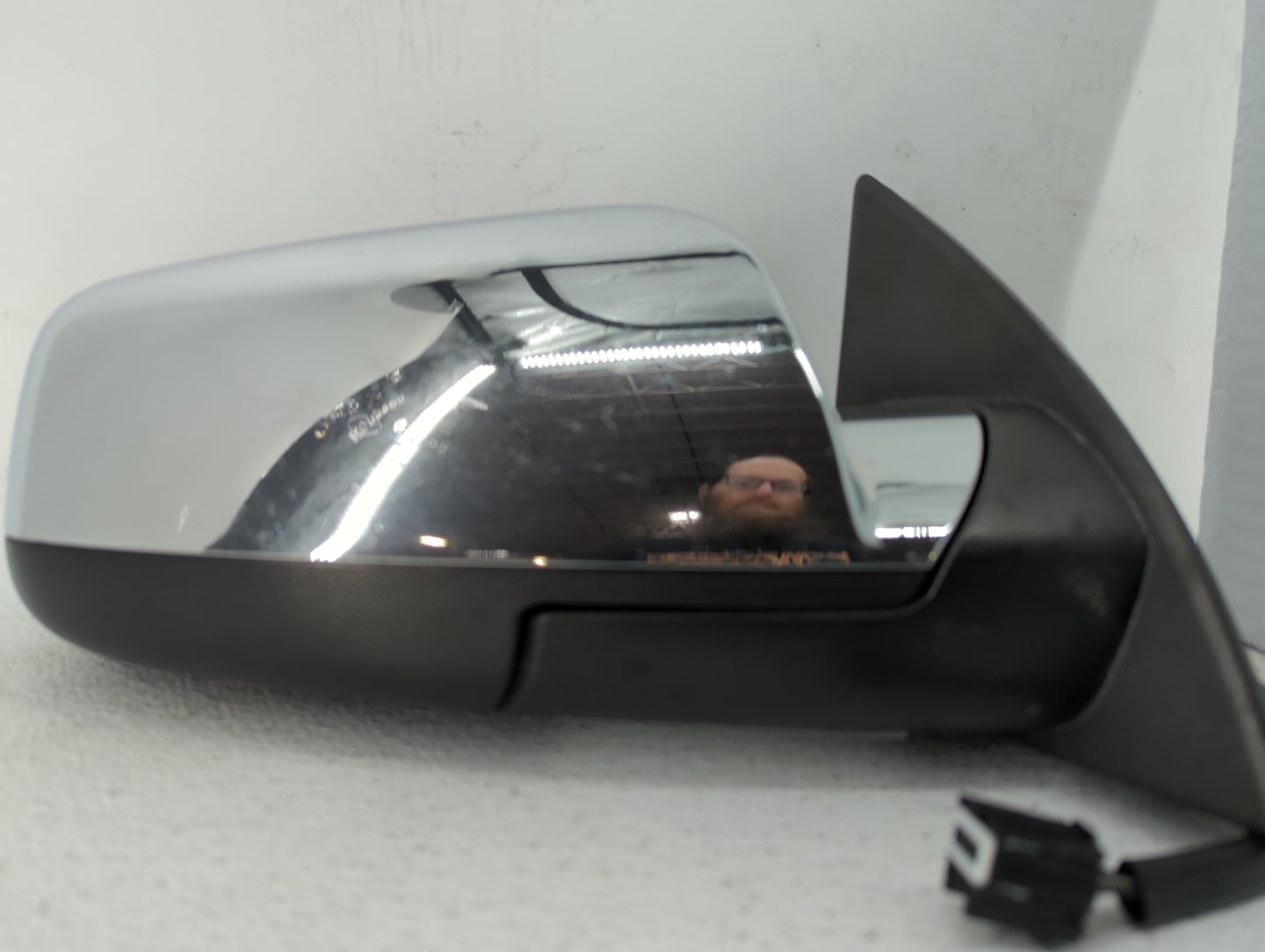 2010-2011 Chevrolet Equinox Passenger Side View Mirror - Right Door Mirror OEM Used - Oemusedautoparts1.com