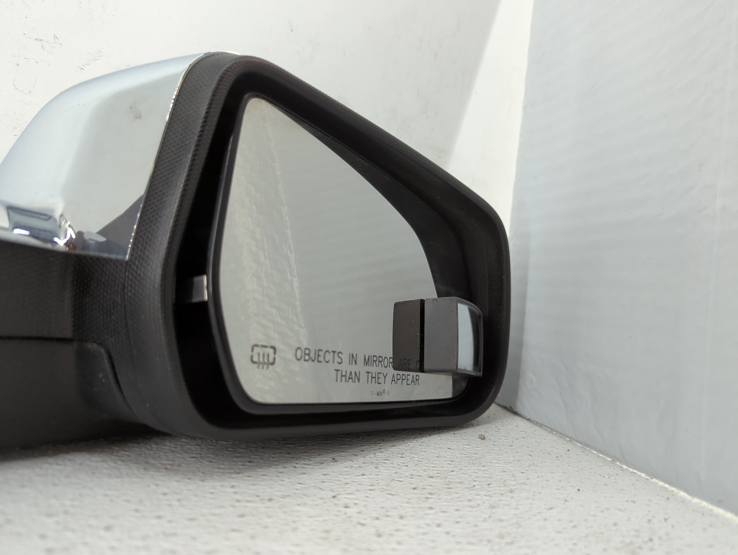 2010-2011 Chevrolet Equinox Passenger Side View Mirror - Right Door Mirror OEM Used - Oemusedautoparts1.com