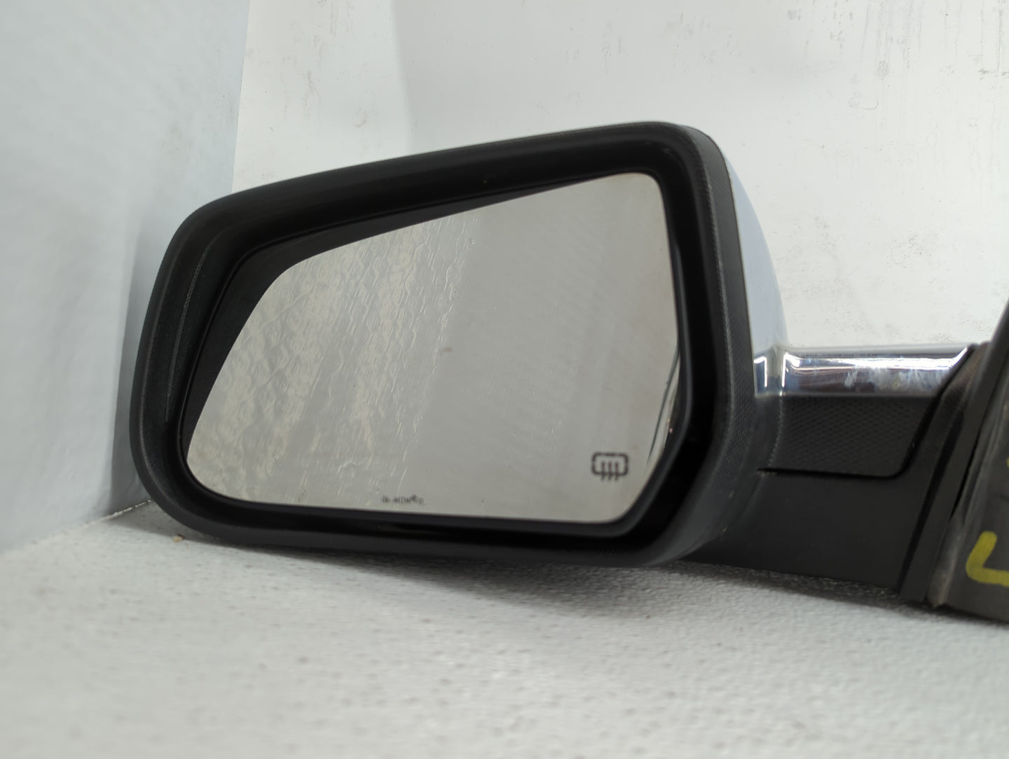 2010-2011 Chevrolet Equinox Driver Side View Mirror - Left Door Mirror OEM Used - Oemusedautoparts1.com