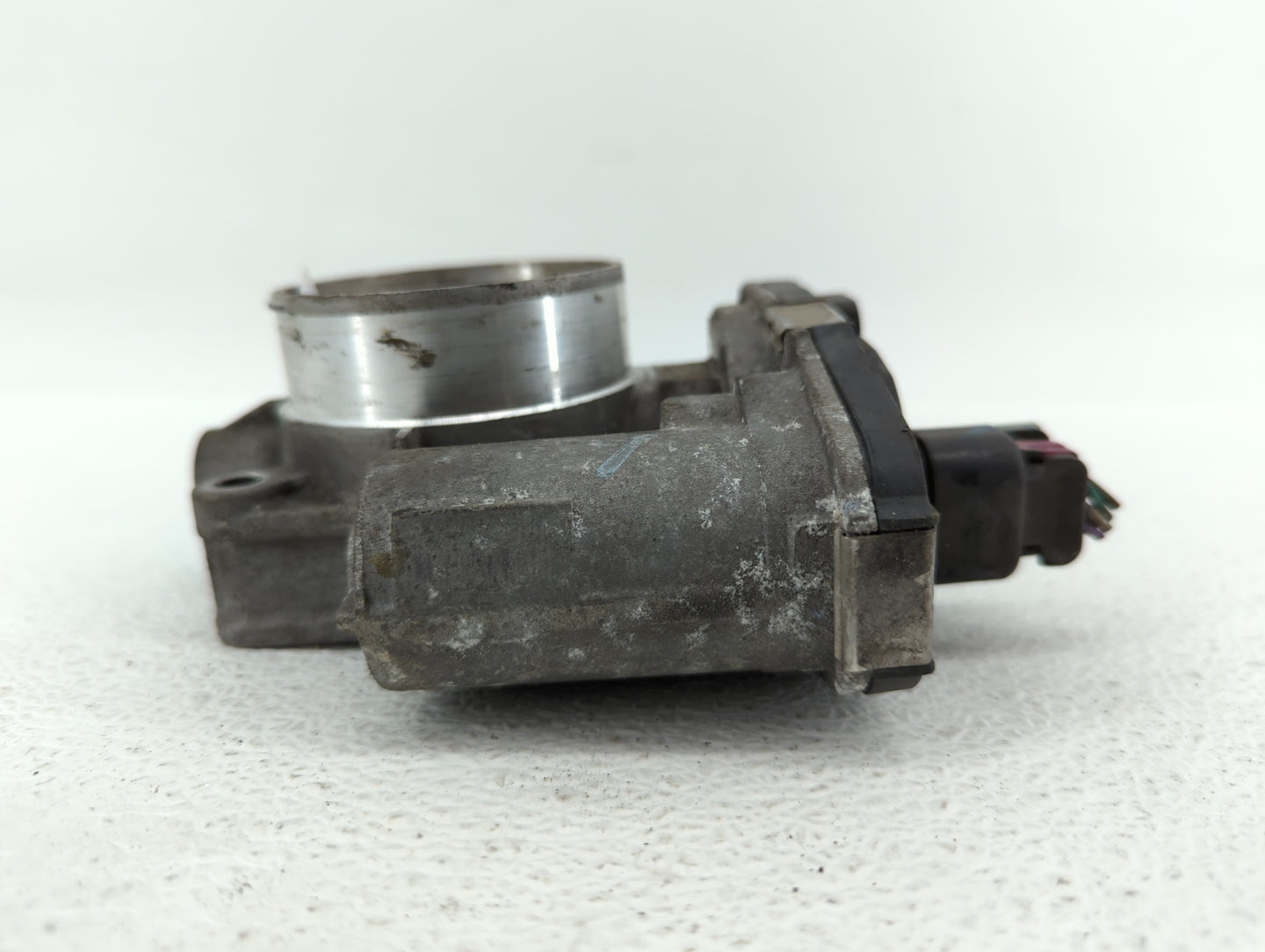2010-2011 Chevrolet Equinox Throttle Body P/N:9B4G-9F991-A 668AA, 186AA Fits Fits 2007 2008 2009 2010 2011 2012 OEM Used Aut