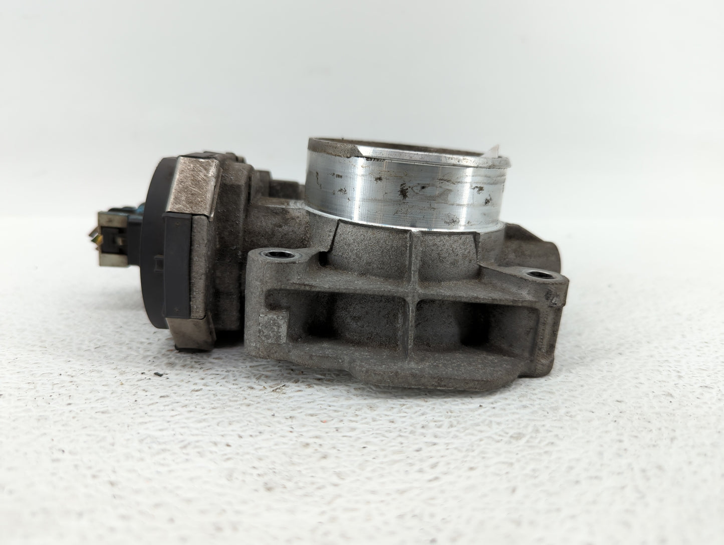 2010-2011 Chevrolet Equinox Throttle Body P/N:9B4G-9F991-A 668AA, 186AA Fits Fits 2007 2008 2009 2010 2011 2012 OEM Used Aut