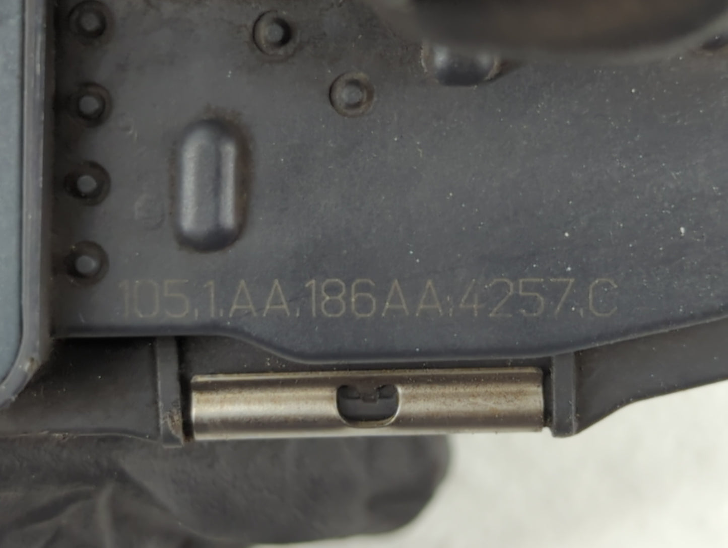 2010-2011 Chevrolet Equinox Throttle Body P/N:9B4G-9F991-A 668AA, 186AA Fits Fits 2007 2008 2009 2010 2011 2012 OEM Used Aut