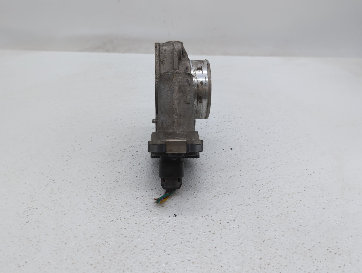 2010-2011 Chevrolet Equinox Throttle Body P/N:9B4G-9F991-A 668AA, 186AA Fits Fits 2007 2008 2009 2010 2011 2012 OEM Used Aut