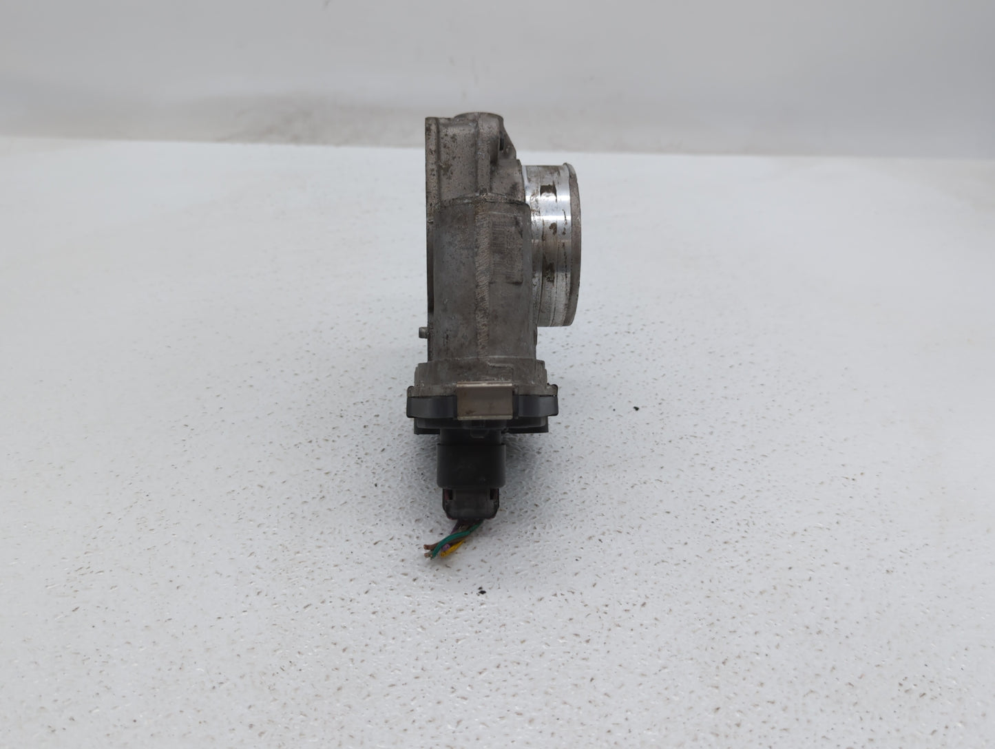 2010-2011 Chevrolet Equinox Throttle Body P/N:9B4G-9F991-A 668AA, 186AA Fits Fits 2007 2008 2009 2010 2011 2012 OEM Used Aut