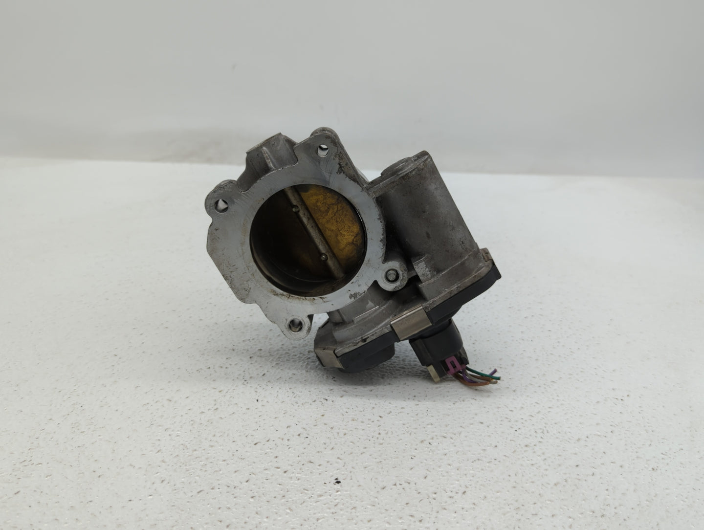 2010-2011 Chevrolet Equinox Throttle Body P/N:9B4G-9F991-A 668AA, 186AA Fits Fits 2007 2008 2009 2010 2011 2012 OEM Used Aut