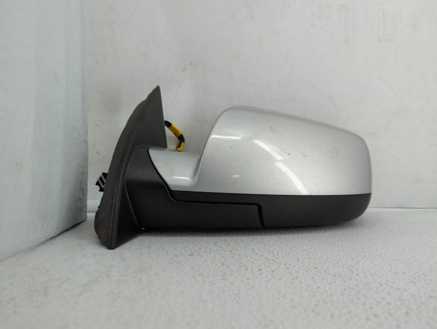 2010-2011 Chevrolet Equinox Driver Side View Mirror - Left Door Mirror OEM Used - Oemusedautoparts1.com