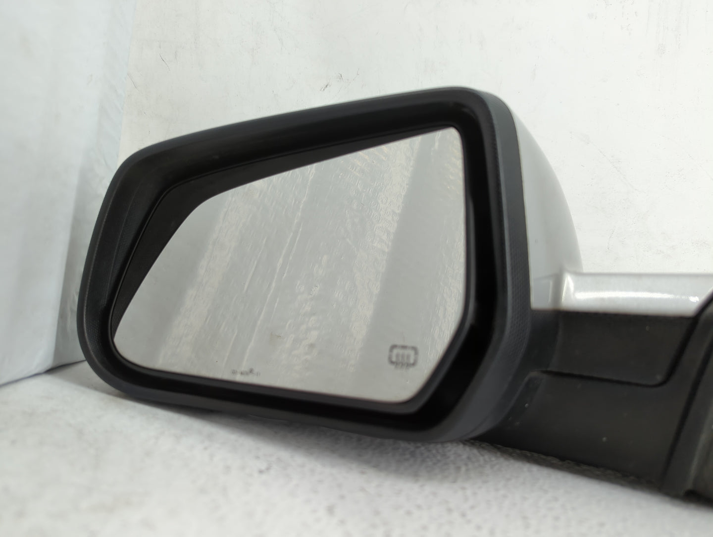 2010-2011 Chevrolet Equinox Driver Side View Mirror - Left Door Mirror OEM Used - Oemusedautoparts1.com