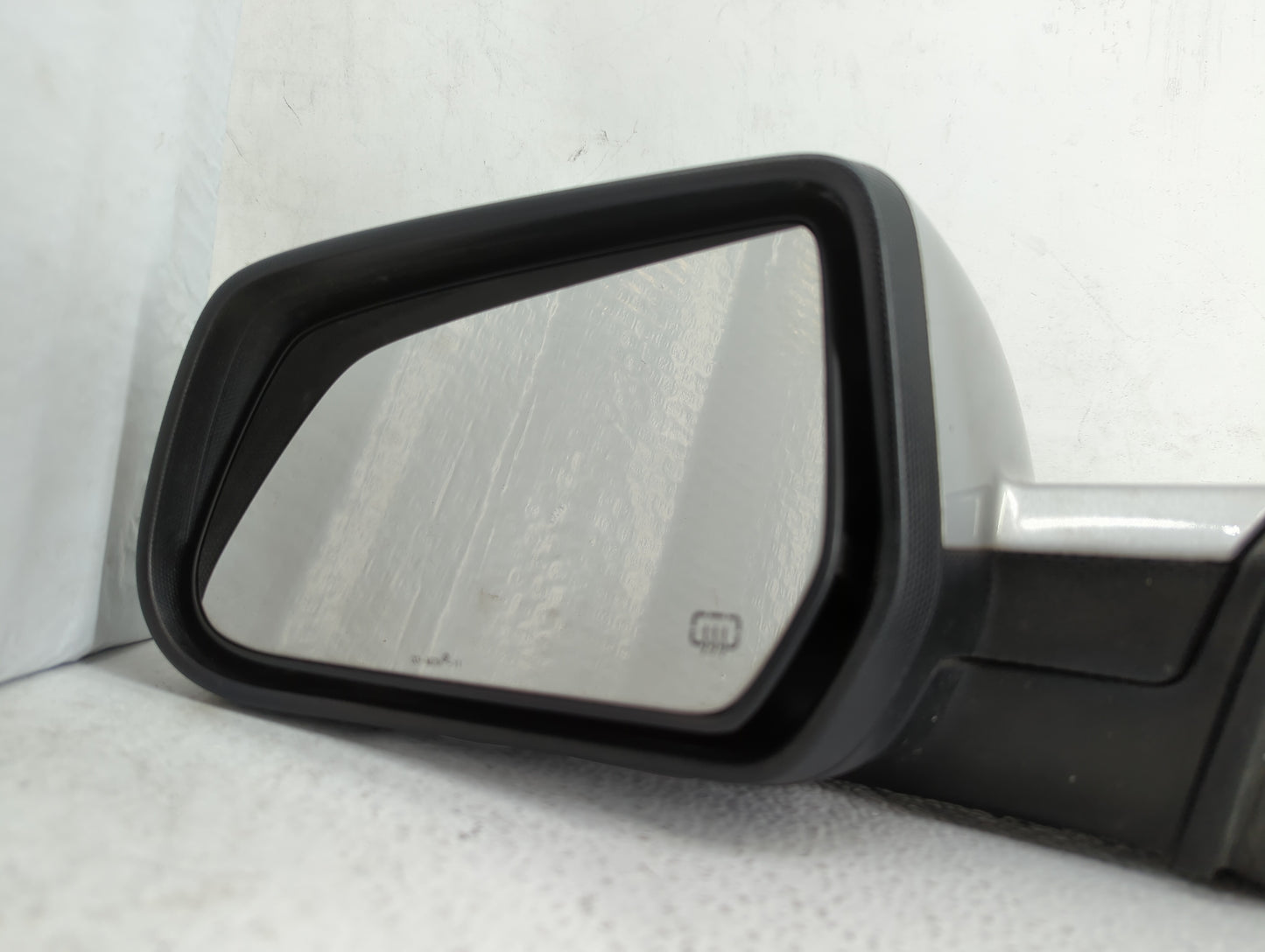 2010-2011 Chevrolet Equinox Driver Side View Mirror - Left Door Mirror OEM Used - Oemusedautoparts1.com