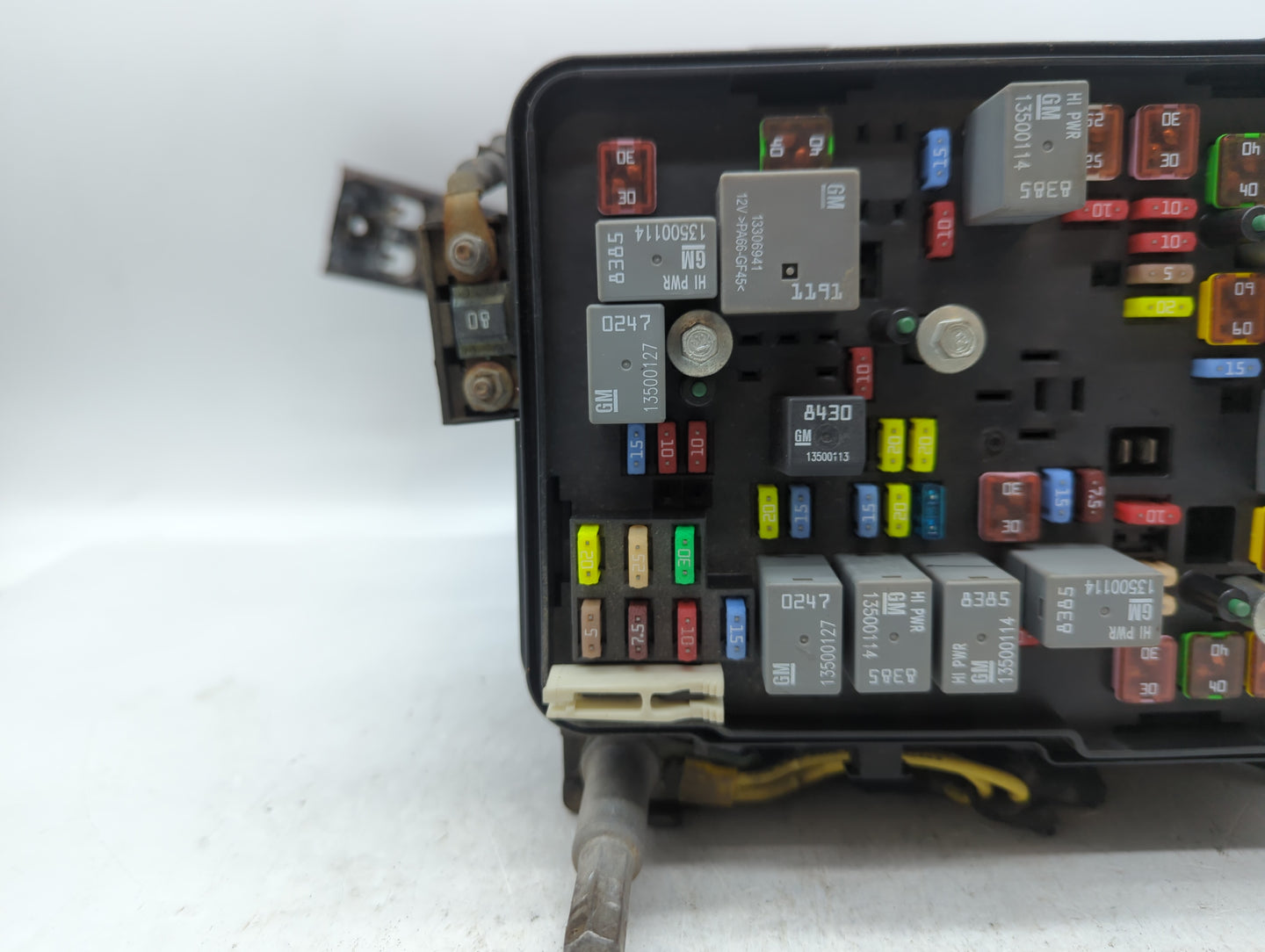 2011 Chevrolet Equinox Fusebox Fuse Box Panel Relay Module P/N:04692166AB 20899627, 20899629 Fits OEM Used Auto Parts - Oemu