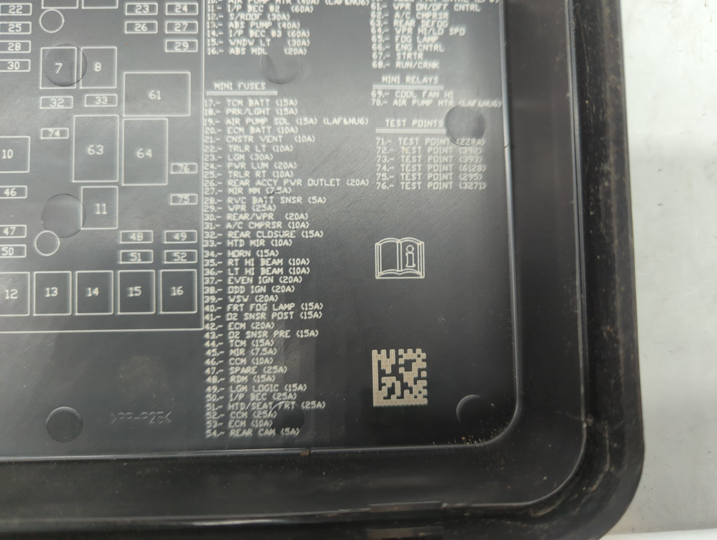 2011 Chevrolet Equinox Fusebox Fuse Box Panel Relay Module P/N:04692166AB 20899627, 20899629 Fits OEM Used Auto Parts - Oemu