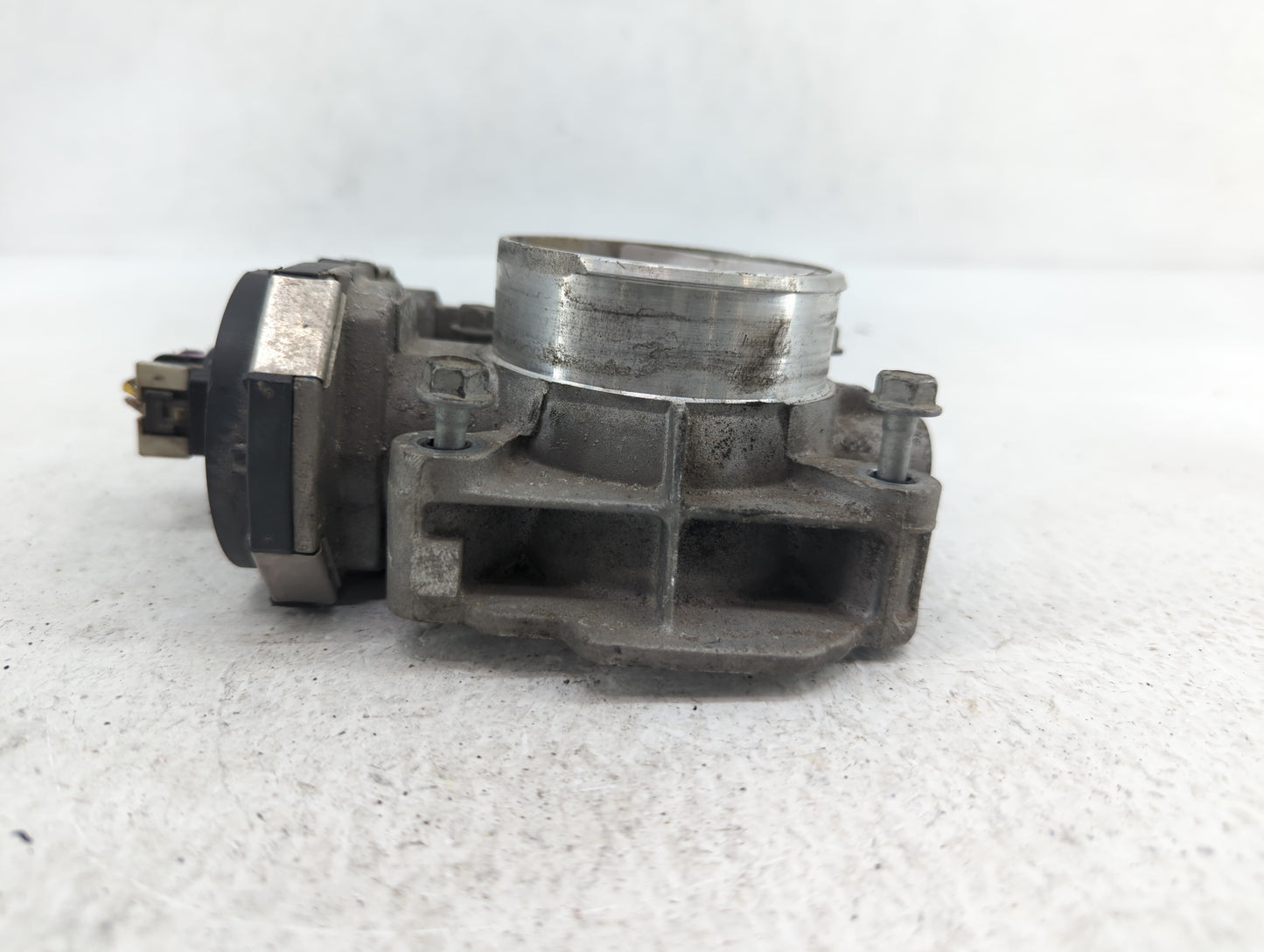 2010-2011 Chevrolet Equinox Throttle Body P/N:9B4G-9F991-A 668AA, 186AA Fits Fits 2007 2008 2009 2010 2011 2012 OEM Used Aut