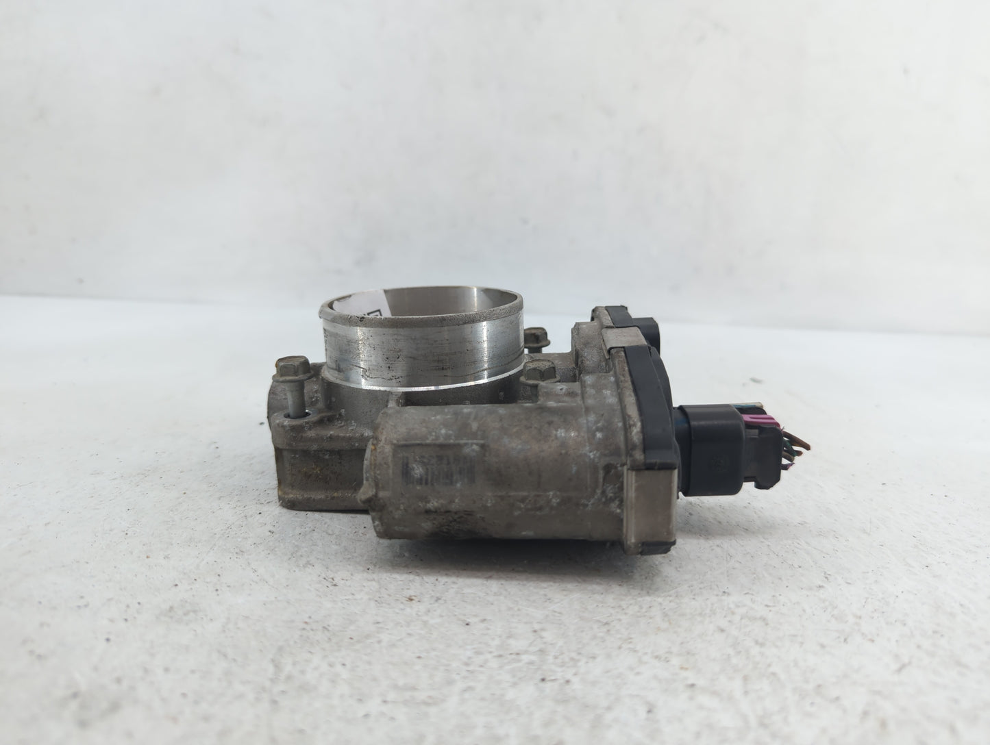 2010-2011 Chevrolet Equinox Throttle Body P/N:9B4G-9F991-A 668AA, 186AA Fits Fits 2007 2008 2009 2010 2011 2012 OEM Used Aut