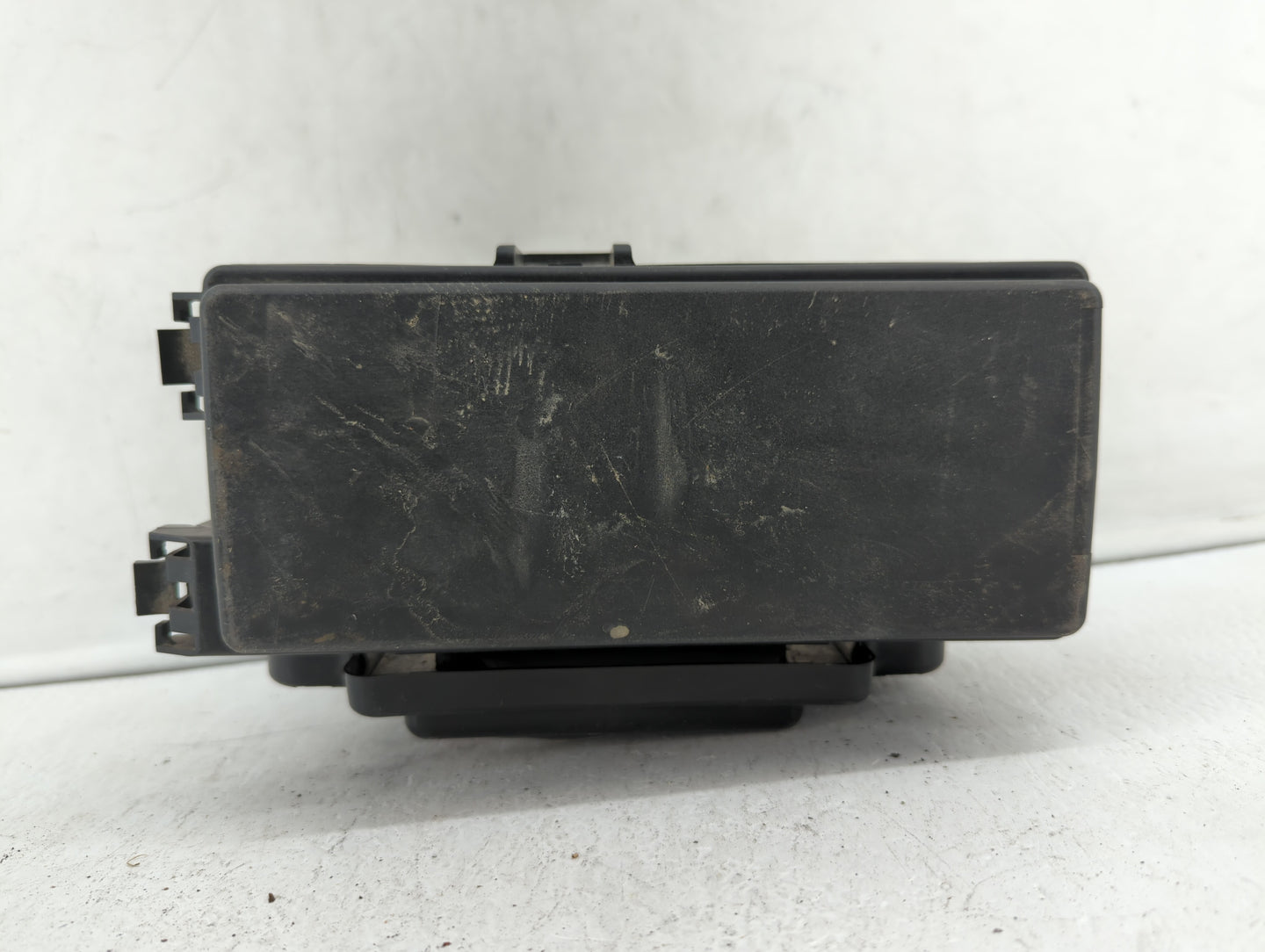 2011 Chevrolet Equinox Fusebox Fuse Box Panel Relay Module P/N:P04692138AF 04692166AB, 20899627, 20899629 Fits OEM Used Auto