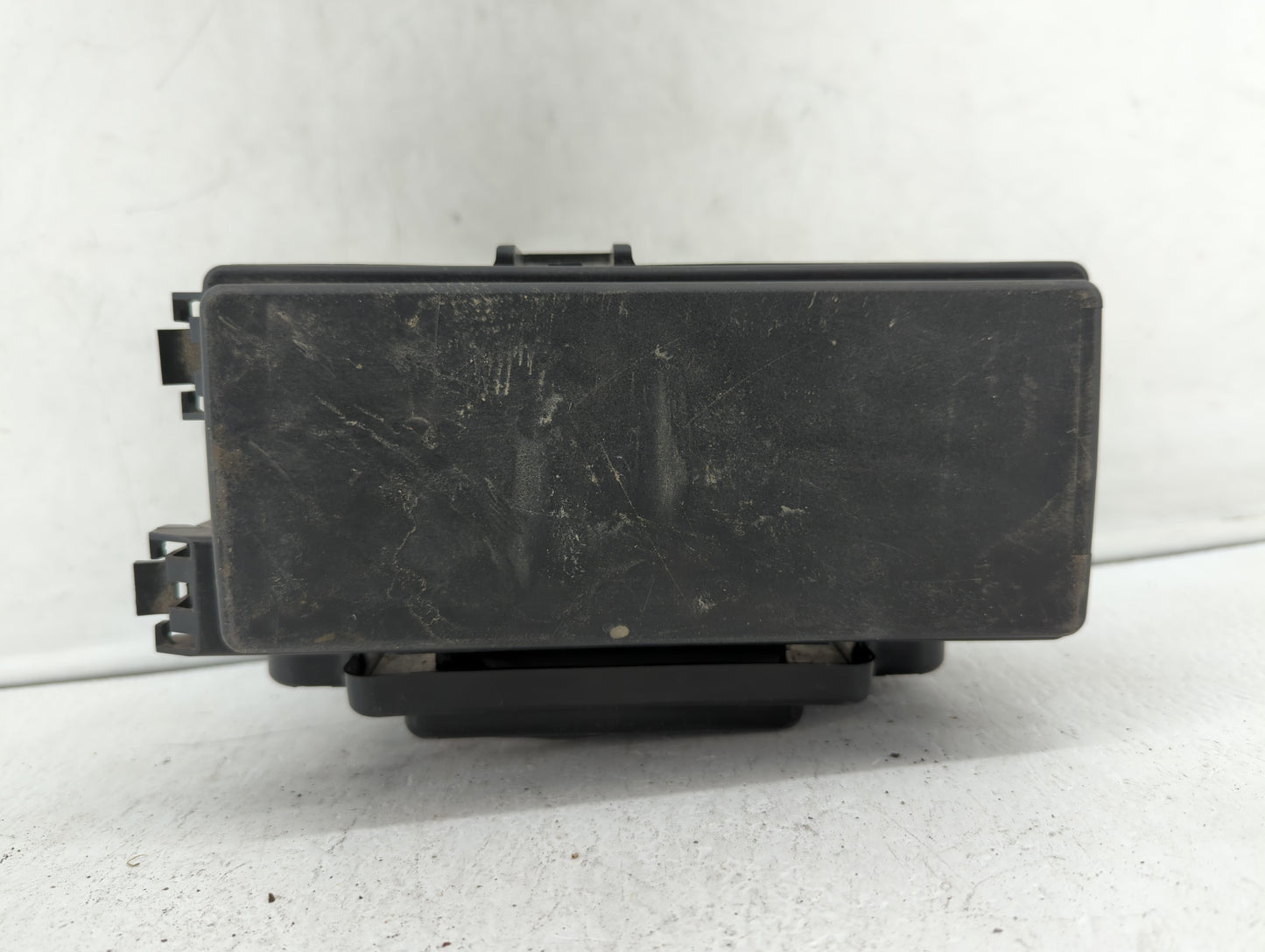 2011 Chevrolet Equinox Fusebox Fuse Box Panel Relay Module P/N:P04692138AF 04692166AB, 20899627, 20899629 Fits OEM Used Auto