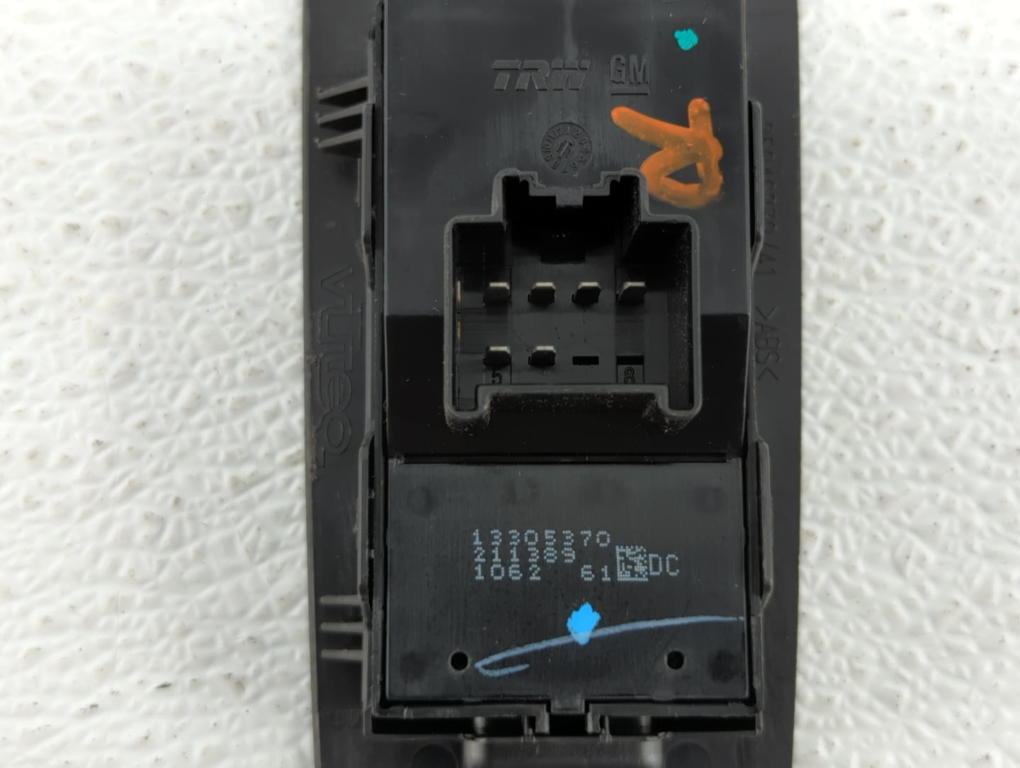 2011 Chevrolet Equinox Passenger Right Power Window Switch 13305370 - Oemusedautoparts1.com