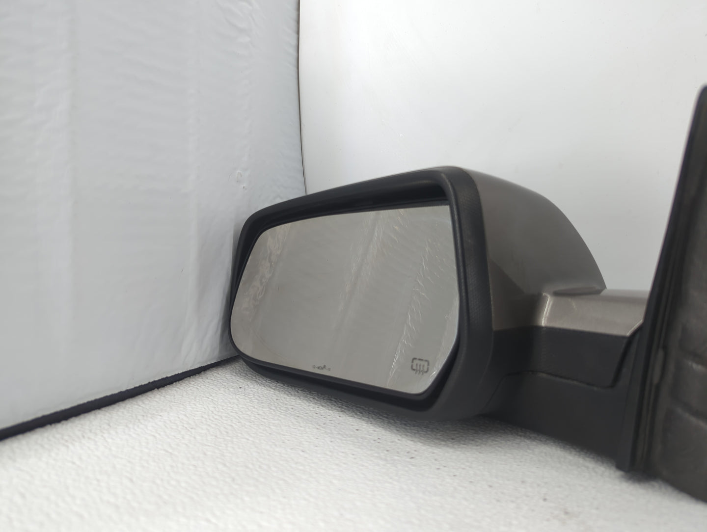 2010-2011 Chevrolet Equinox Driver Side View Mirror - Left Door Mirror OEM Used - Oemusedautoparts1.com