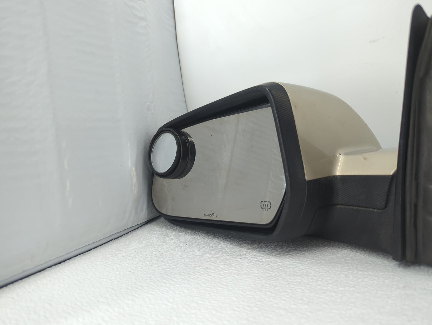 2010-2011 Chevrolet Equinox Driver Side View Mirror - Left Door Mirror OEM Used - Oemusedautoparts1.com