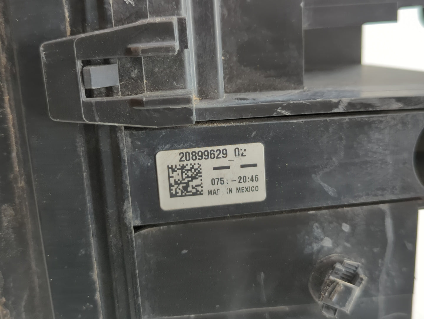 2011 Chevrolet Equinox Fusebox Fuse Box Panel Relay Module P/N:20899627 20899629 Fits OEM Used Auto Parts - Oemusedautoparts