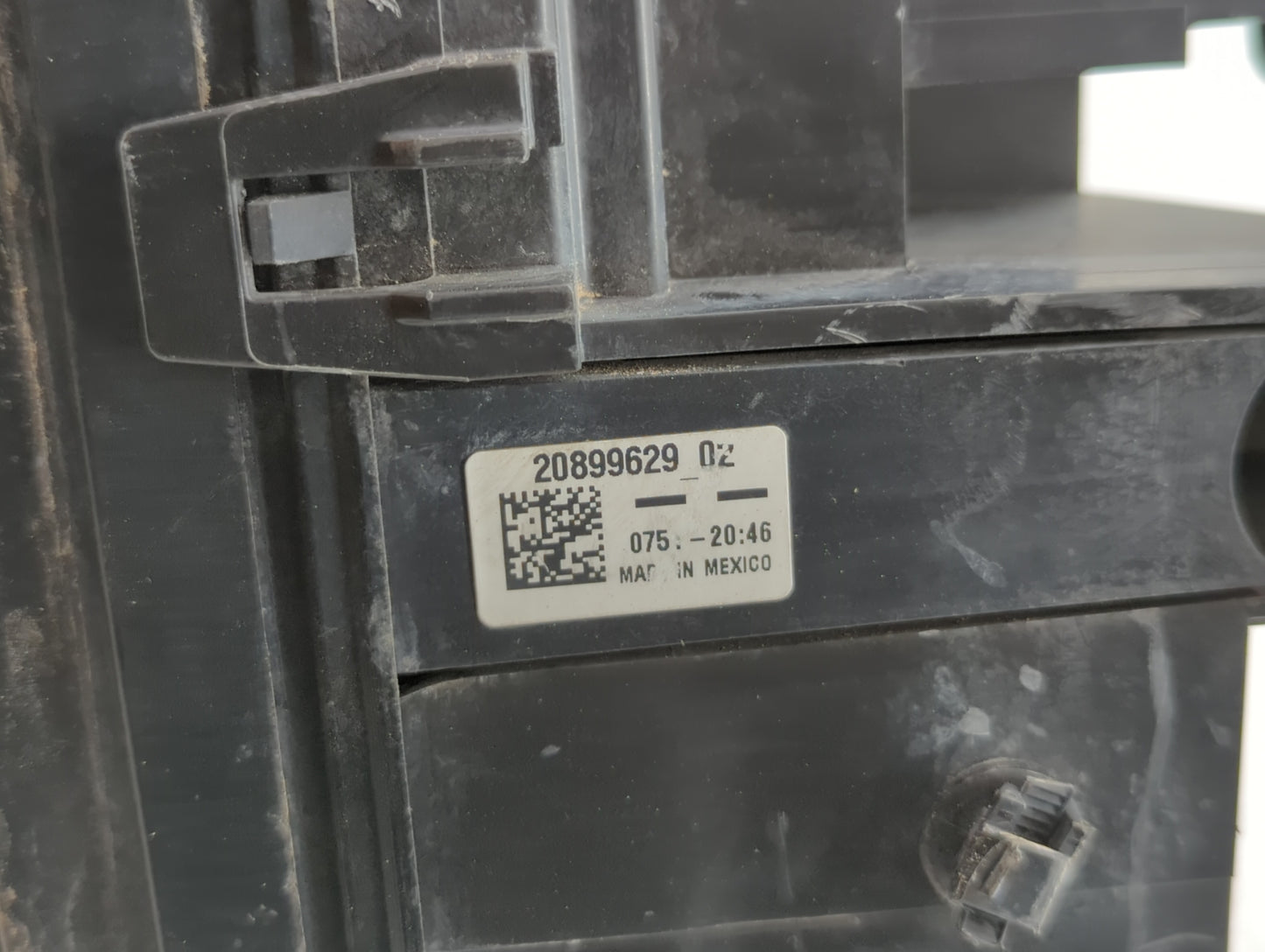 2011 Chevrolet Equinox Fusebox Fuse Box Panel Relay Module P/N:20899627 20899629 Fits OEM Used Auto Parts - Oemusedautoparts