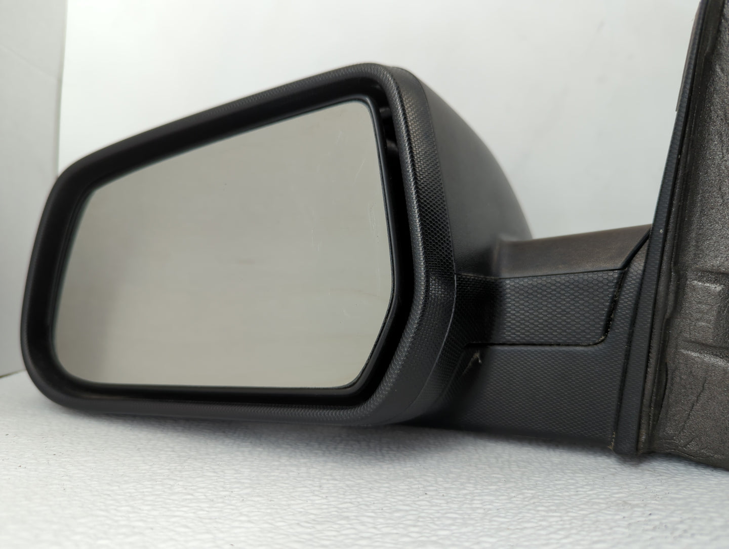 2010-2011 Chevrolet Equinox Driver Side View Mirror - Left Door Mirror OEM Used - Oemusedautoparts1.com
