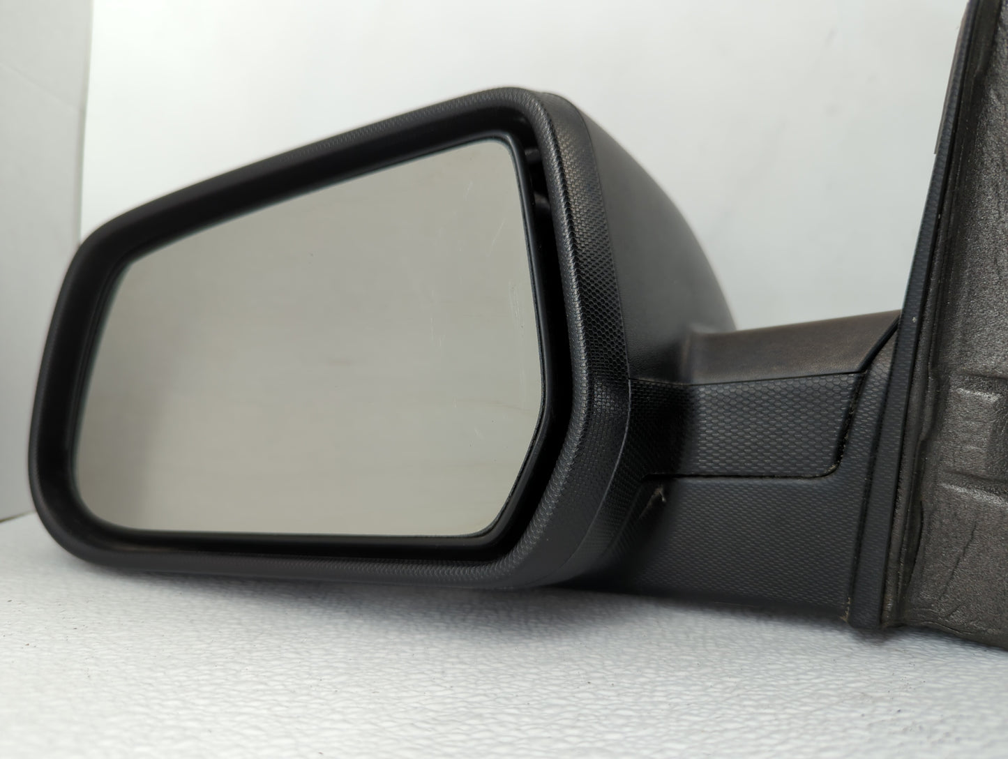 2010-2011 Chevrolet Equinox Driver Side View Mirror - Left Door Mirror OEM Used - Oemusedautoparts1.com