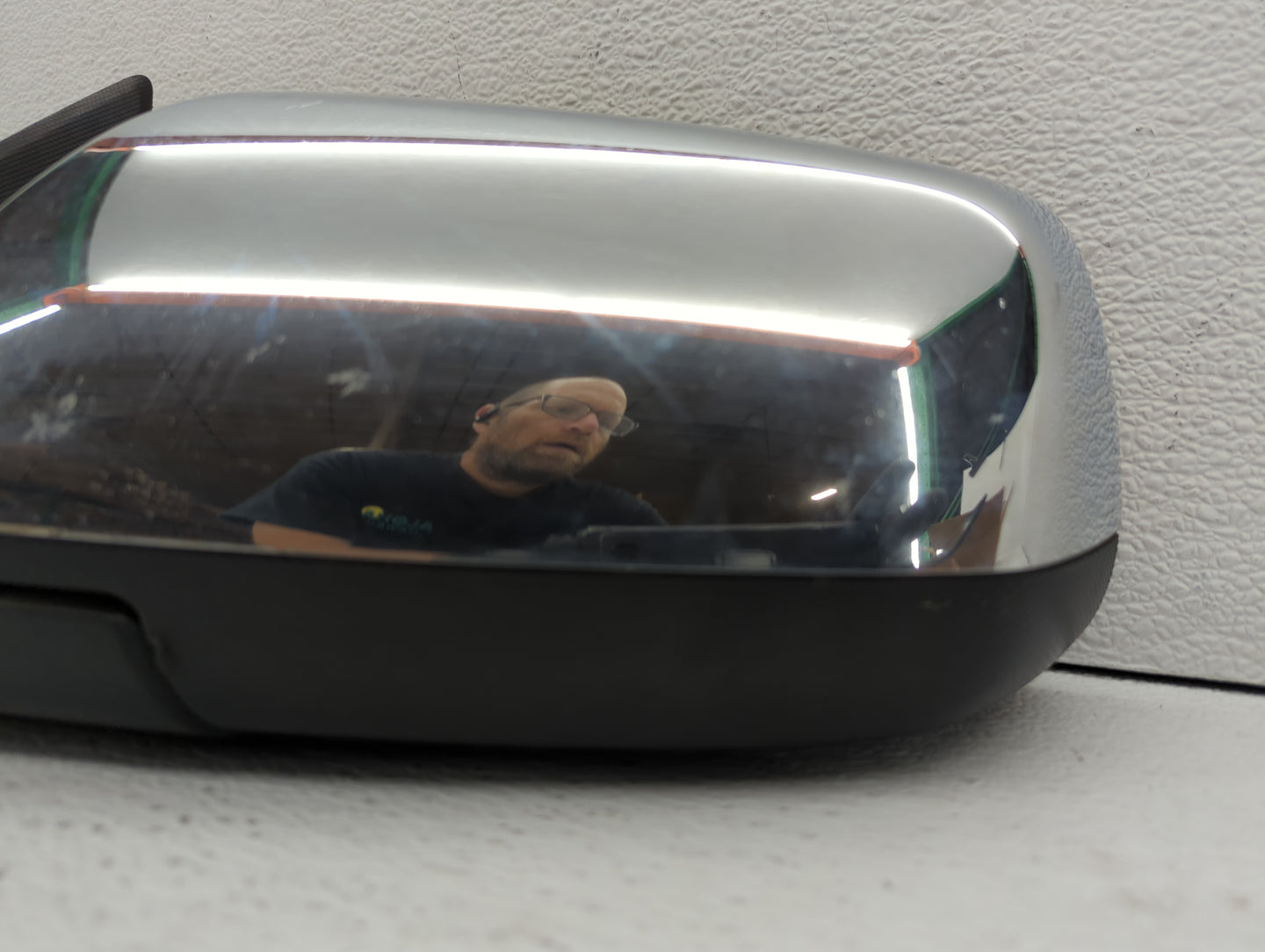 2010-2011 Chevrolet Equinox Driver Side View Mirror - Left Door Mirror OEM Used - Oemusedautoparts1.com