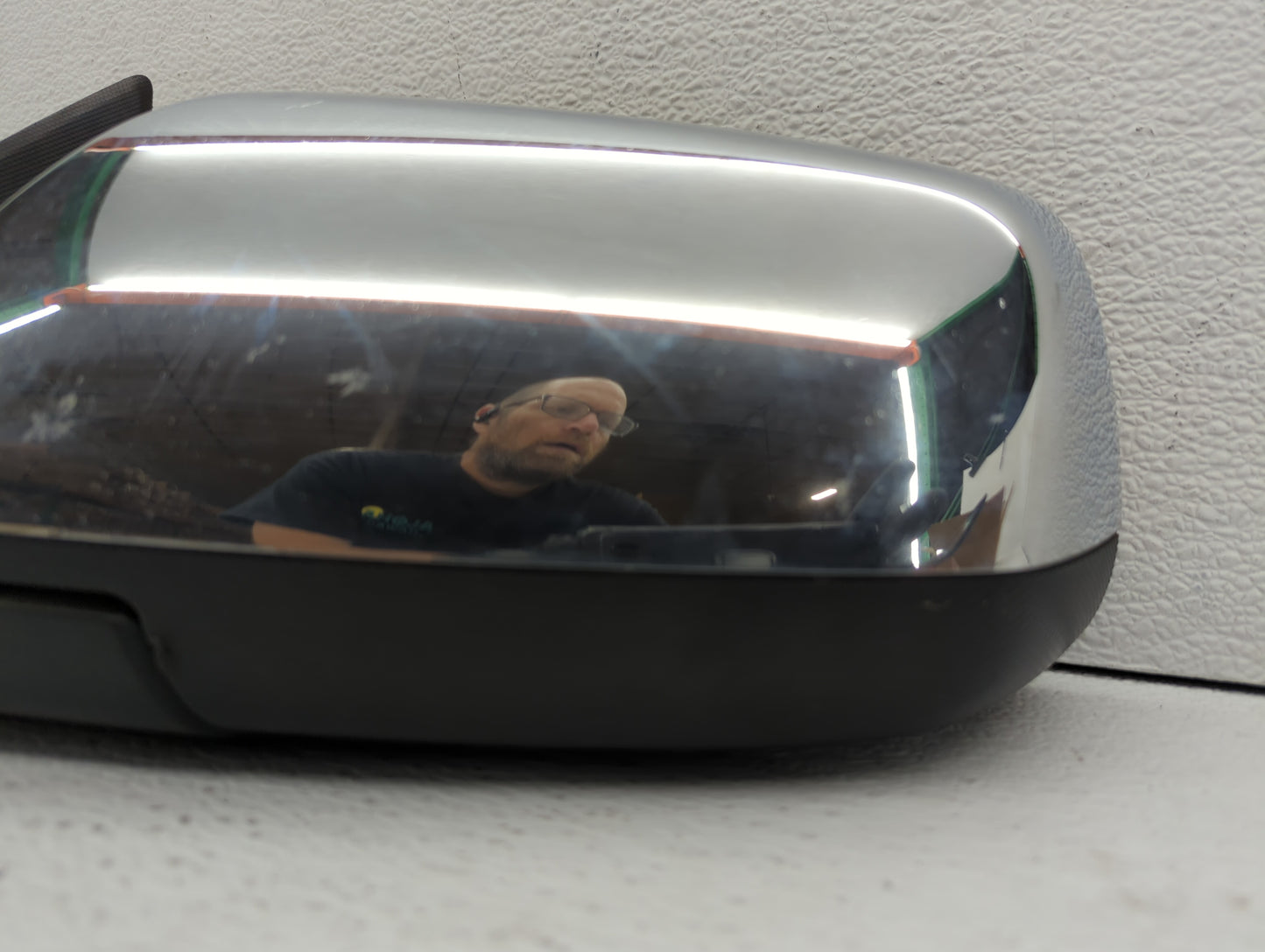 2010-2011 Chevrolet Equinox Driver Side View Mirror - Left Door Mirror OEM Used - Oemusedautoparts1.com