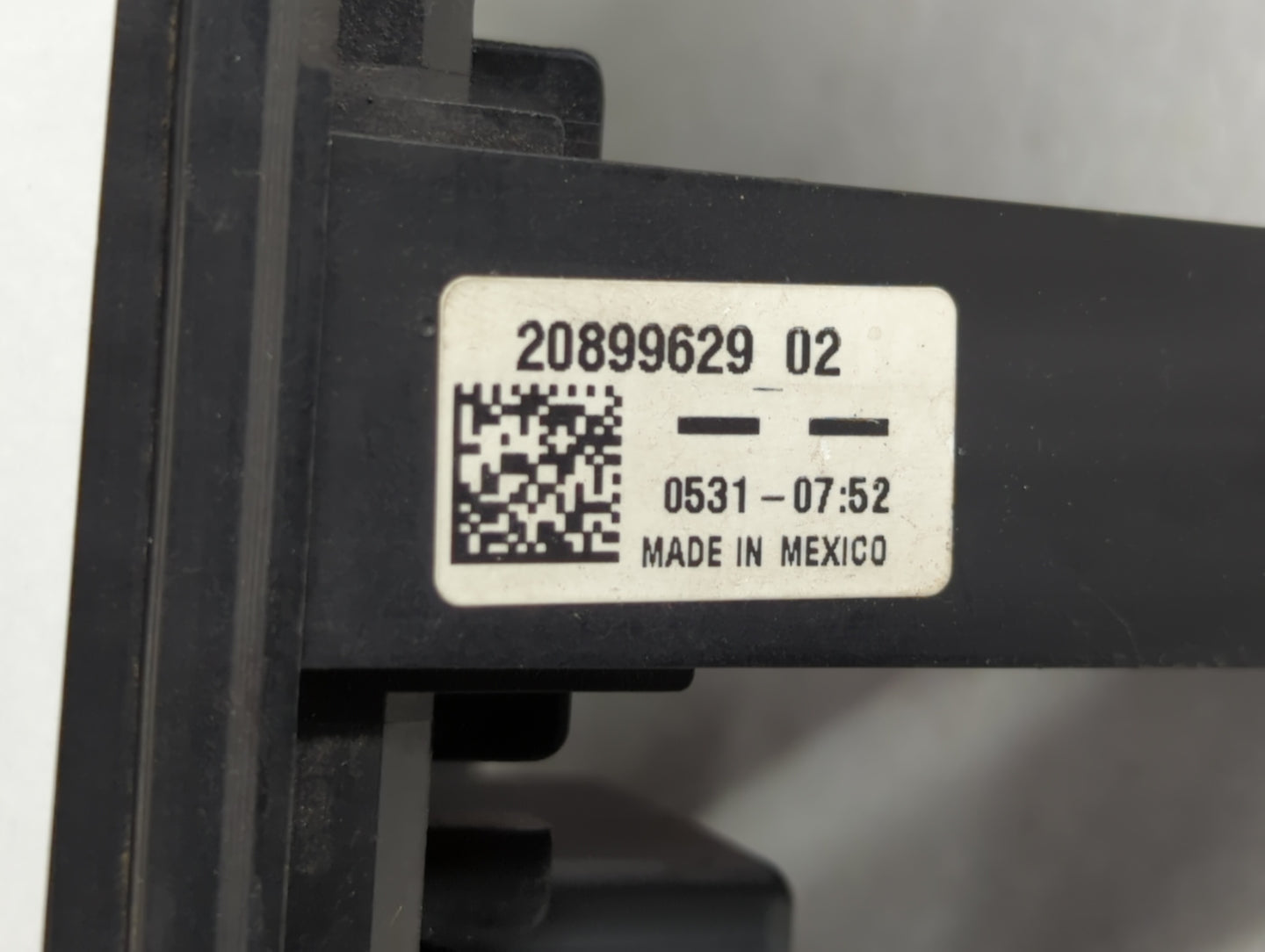 2011 Chevrolet Equinox Fusebox Fuse Box Panel Relay Module P/N:20899629 Fits OEM Used Auto Parts - Oemusedautoparts1.com