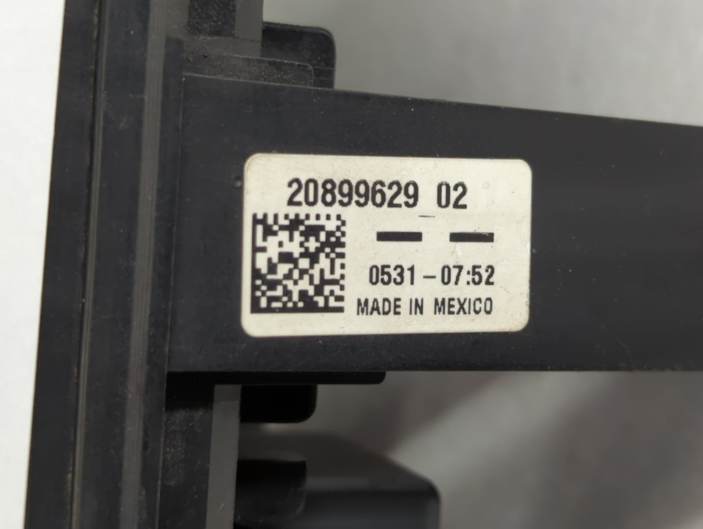 2011 Chevrolet Equinox Fusebox Fuse Box Panel Relay Module P/N:20899629 Fits OEM Used Auto Parts - Oemusedautoparts1.com