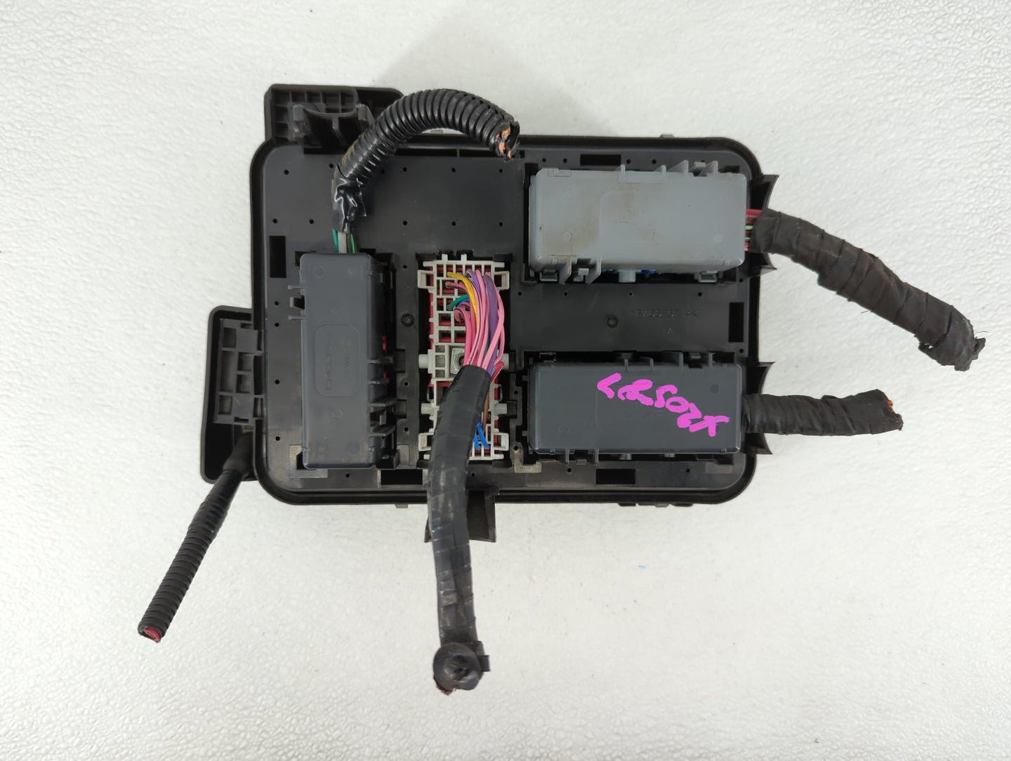 2011 Chevrolet Equinox Fusebox Fuse Box Panel Relay Module P/N:20899629 Fits OEM Used Auto Parts - Oemusedautoparts1.com