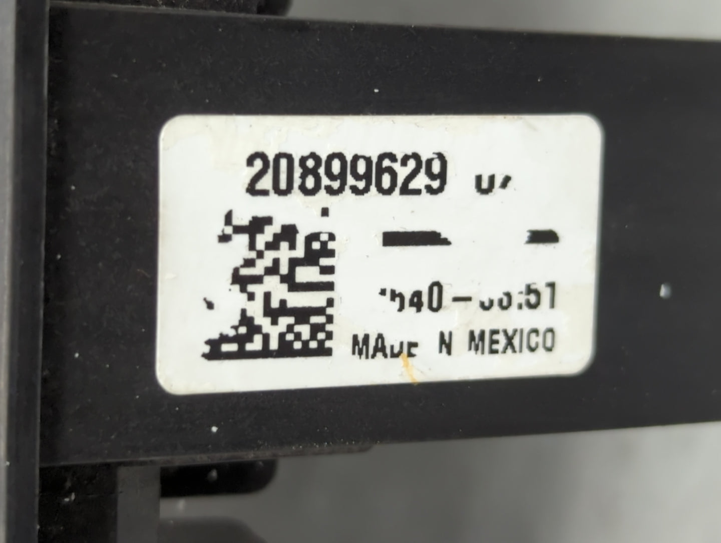 2011 Chevrolet Equinox Fusebox Fuse Box Panel Relay Module P/N:20899629 Fits OEM Used Auto Parts - Oemusedautoparts1.com