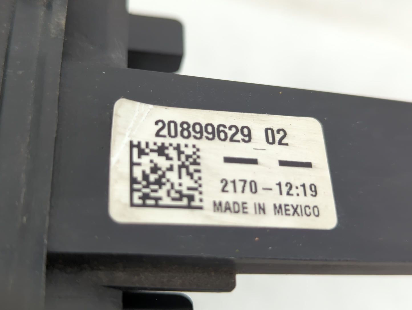 2011 Chevrolet Equinox Fusebox Fuse Box Panel Relay Module P/N:20899629 Fits OEM Used Auto Parts - Oemusedautoparts1.com