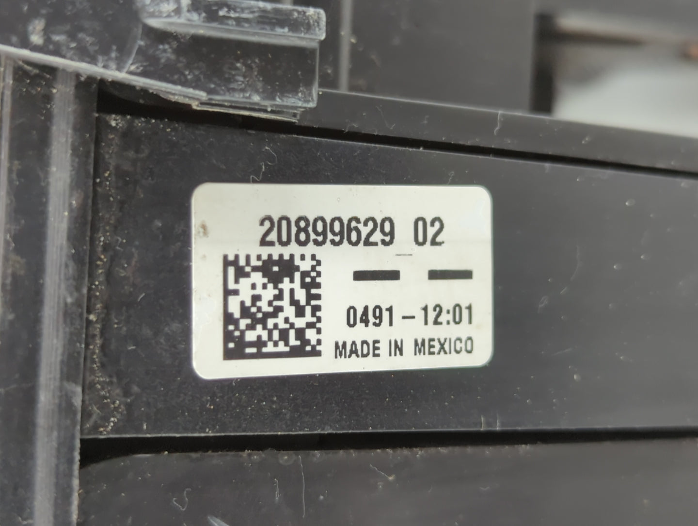 2011 Chevrolet Equinox Fusebox Fuse Box Panel Relay Module P/N:20899629 Fits OEM Used Auto Parts - Oemusedautoparts1.com