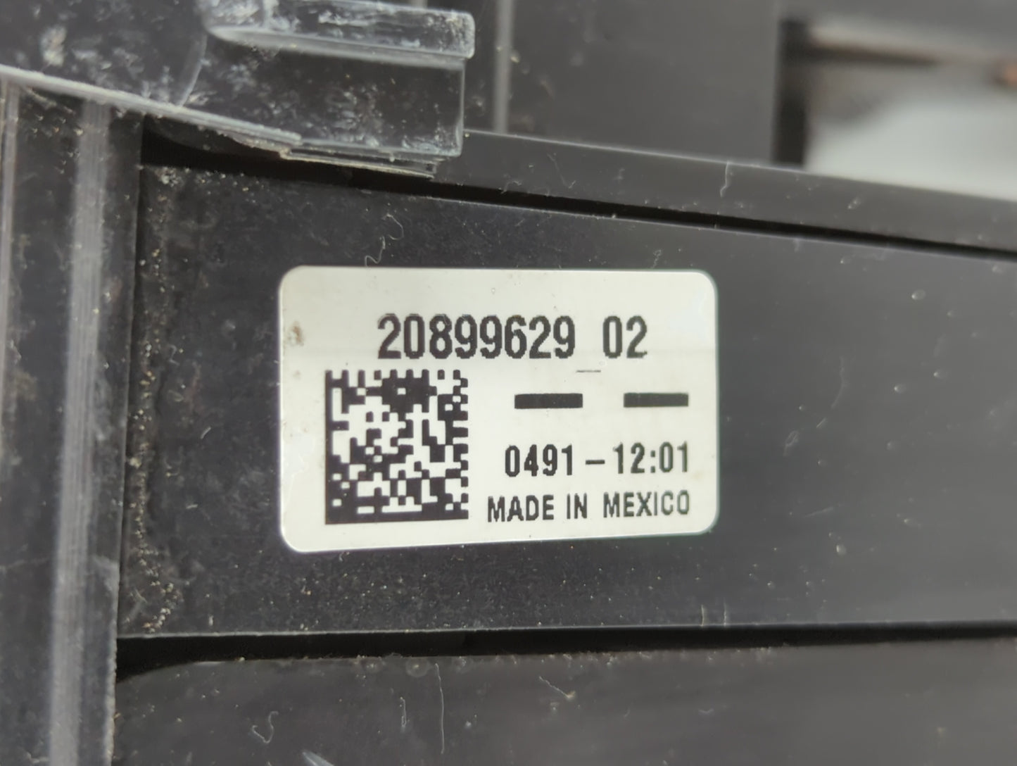 2011 Chevrolet Equinox Fusebox Fuse Box Panel Relay Module P/N:20899629 Fits OEM Used Auto Parts - Oemusedautoparts1.com