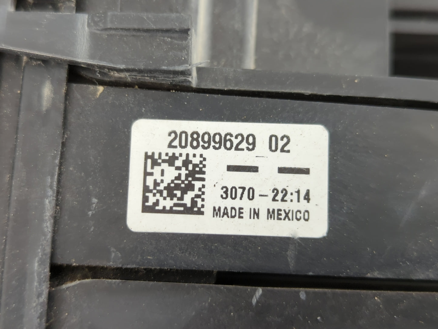 2011 Chevrolet Equinox Fusebox Fuse Box Panel Relay Module P/N:20899629 Fits OEM Used Auto Parts - Oemusedautoparts1.com